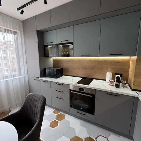 Free Private Garage Stylish Near Center * فارنا