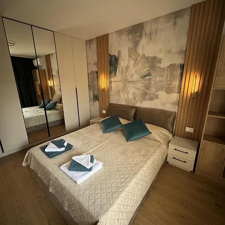 Free Private Garage Stylish Near Center *