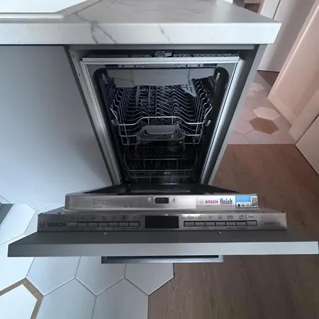 Free Private Garage Stylish Near Center *