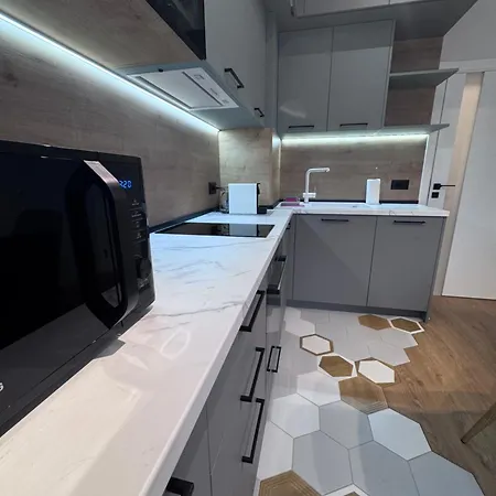 Free Private Garage Stylish Near Center شقة فارنا