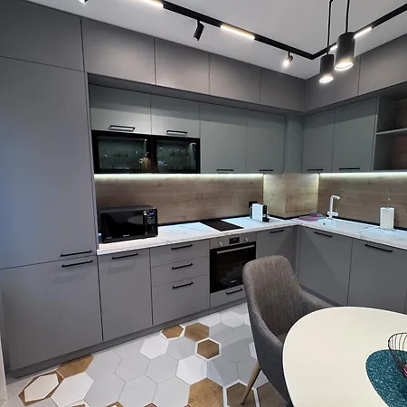 Free Private Garage Stylish Near Center