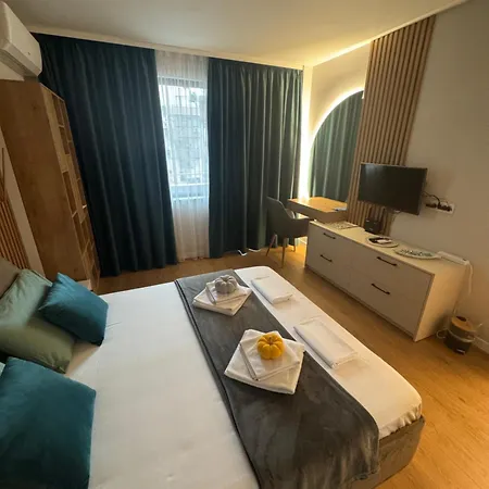 Free Private Garage Stylish Near Center * فارنا