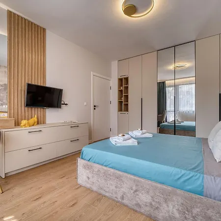 Апартамент Desire Luxury - Center & Sea Garden Варна