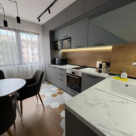 Free Private Garage Stylish Near Center * Warna