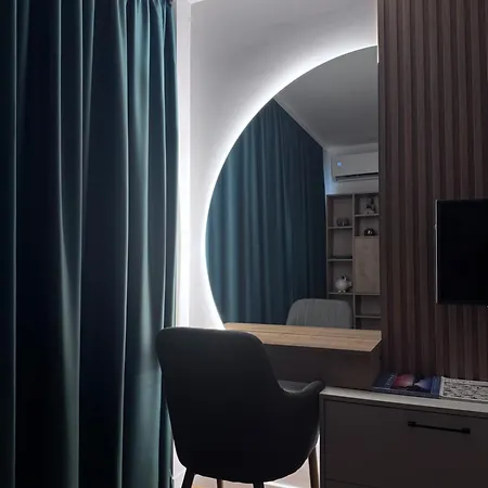 Free Private Garage Stylish Near Center *