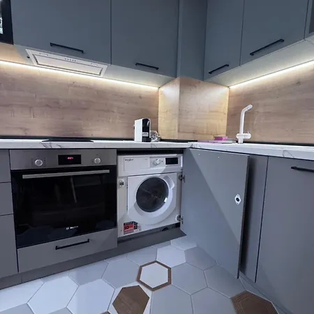 Free Private Garage Stylish Near Center Warna