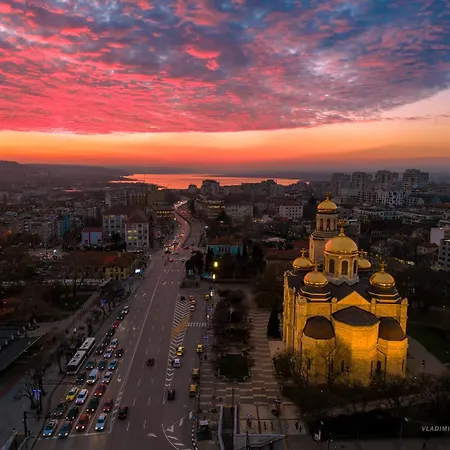 Free Private Garage Stylish Near Center Apartment Varna