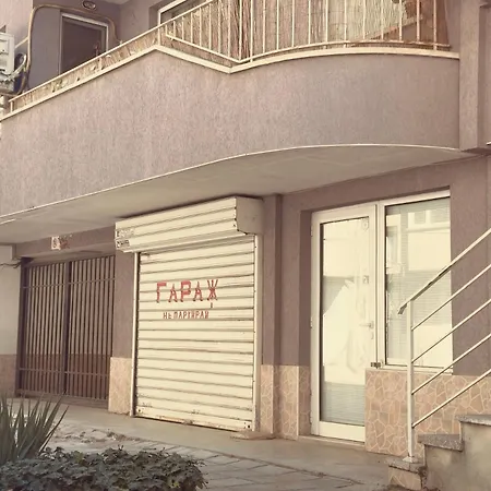 Free Private Garage Stylish Near Center Varna